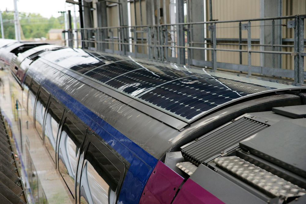 L'Inde fait rouler ses premiers trains solaires